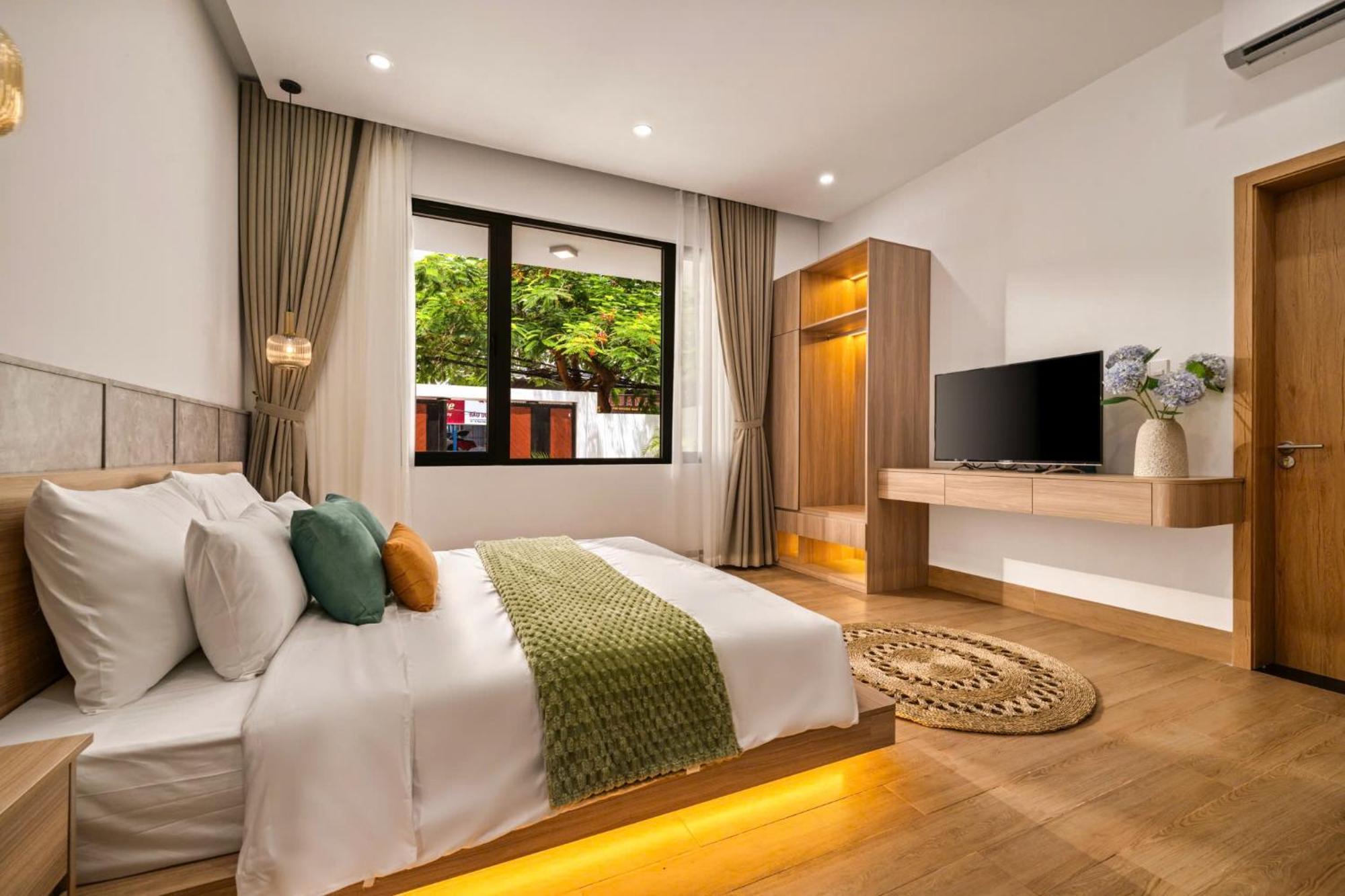 Villa Luxurious 500m Villa, Private Pool, 300m To Beach Da Nang