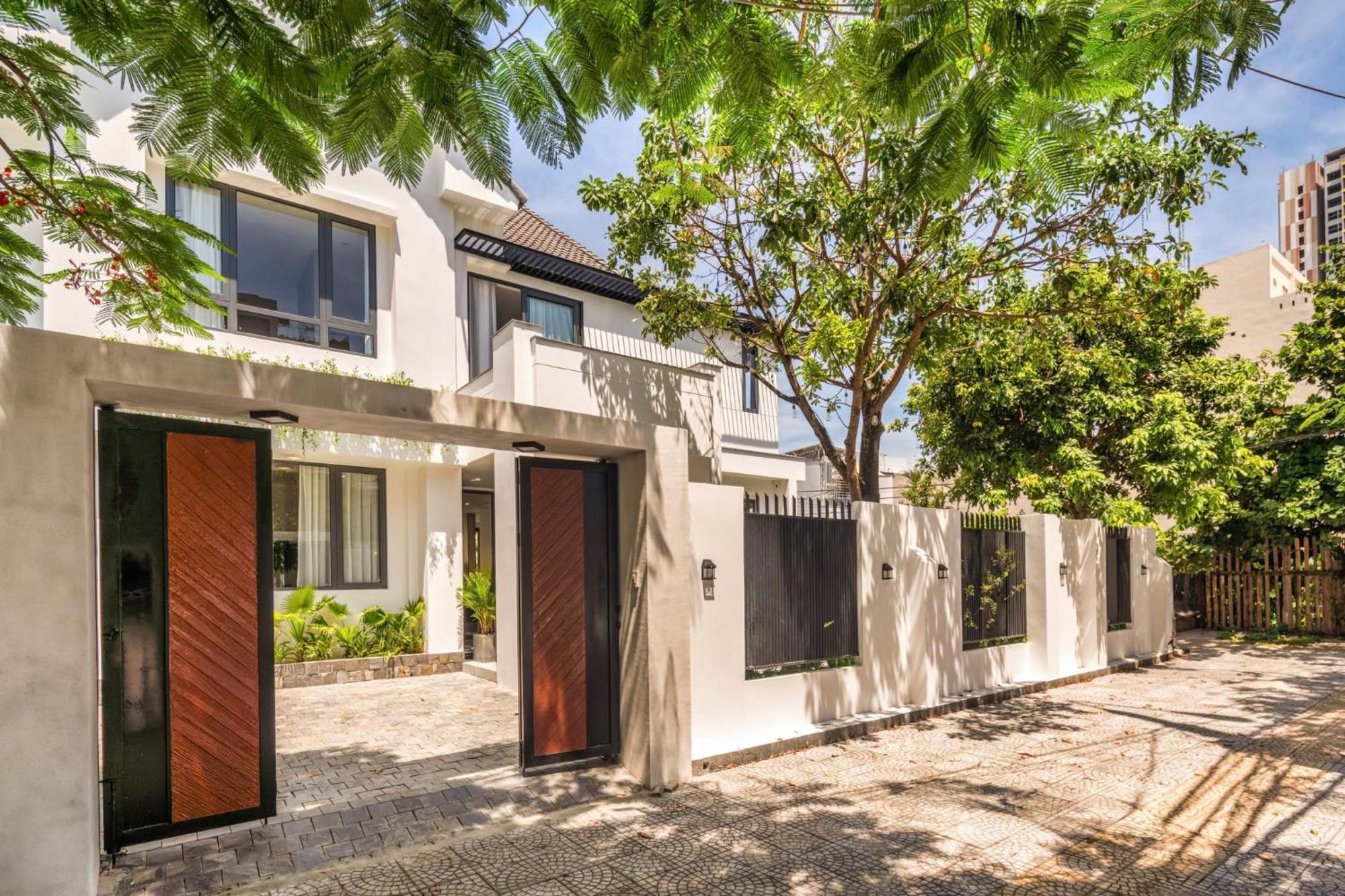Villa Luxurious 500m Villa, Private Pool, 300m To Beach Da Nang
